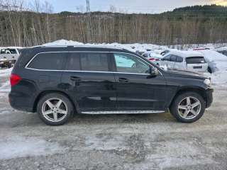 Dør høyre foran til Mercedes GL, 2012-2016 (Fase 1) (X166) (X166) (MERCEDES|)