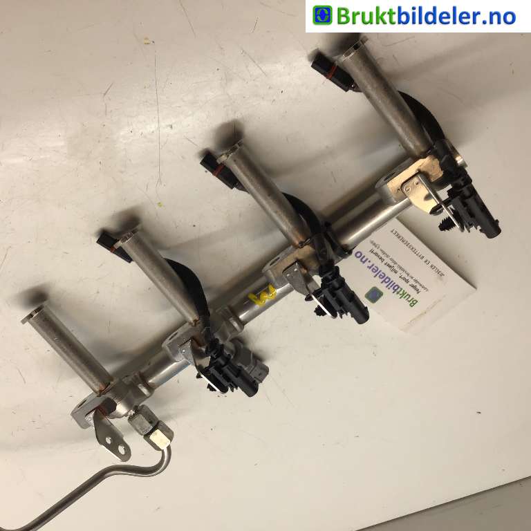 Dyseskinne (fuelrail) til Volvo XC90 2015-2025 (Type II)  (VOLVO|32135229|19023100136|31478555)