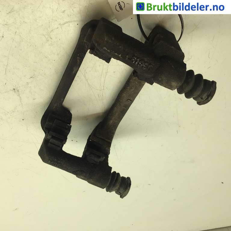 Bremsecaliper brakett til Nissan Navara 2016-->> (D23) (D23) (NISSAN|D40145XA0A|)