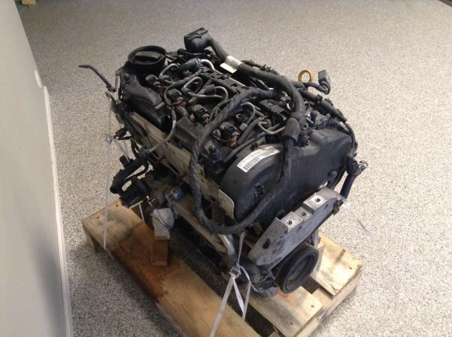 Motor diesel til VW Passat 2011-2015 (B7) (B7) (VOLKSWAGEN|03L 100 090 P|CAYC|)