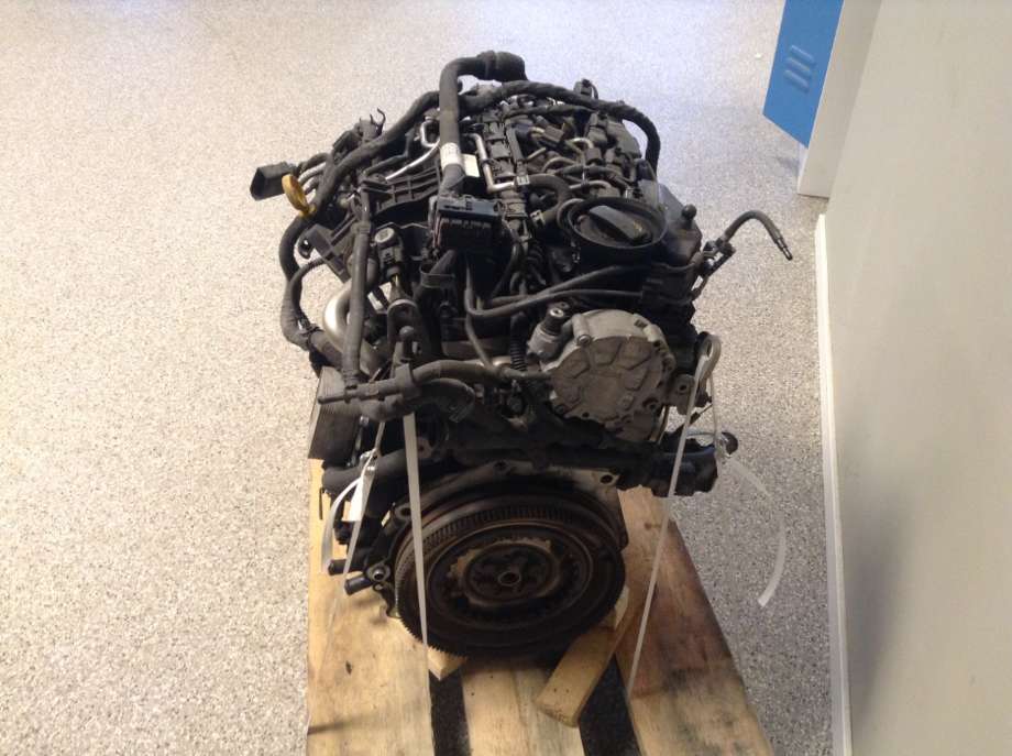 Motor diesel til VW Passat 2011-2015 (B7) (B7) (VOLKSWAGEN|03L 100 090 P|CAYC|)