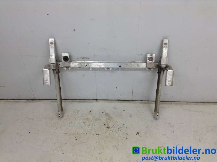 Frontplate nedre til Mercedes A-Klasse, 2012-2018 (W176) (W176) (MERCEDES|A 246 620 08 30)