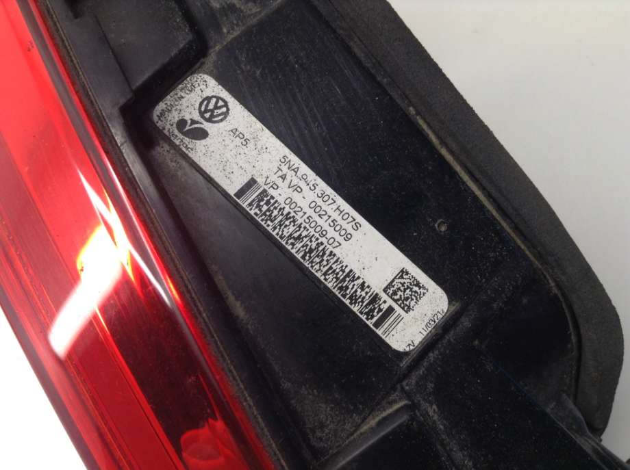 Baklykt venstre indre til VW Tiguan 2016-2020 (Type II, Fase 1)  (VOLKSWAGEN|5NA 945 307 H||5NA 945 207 M)
