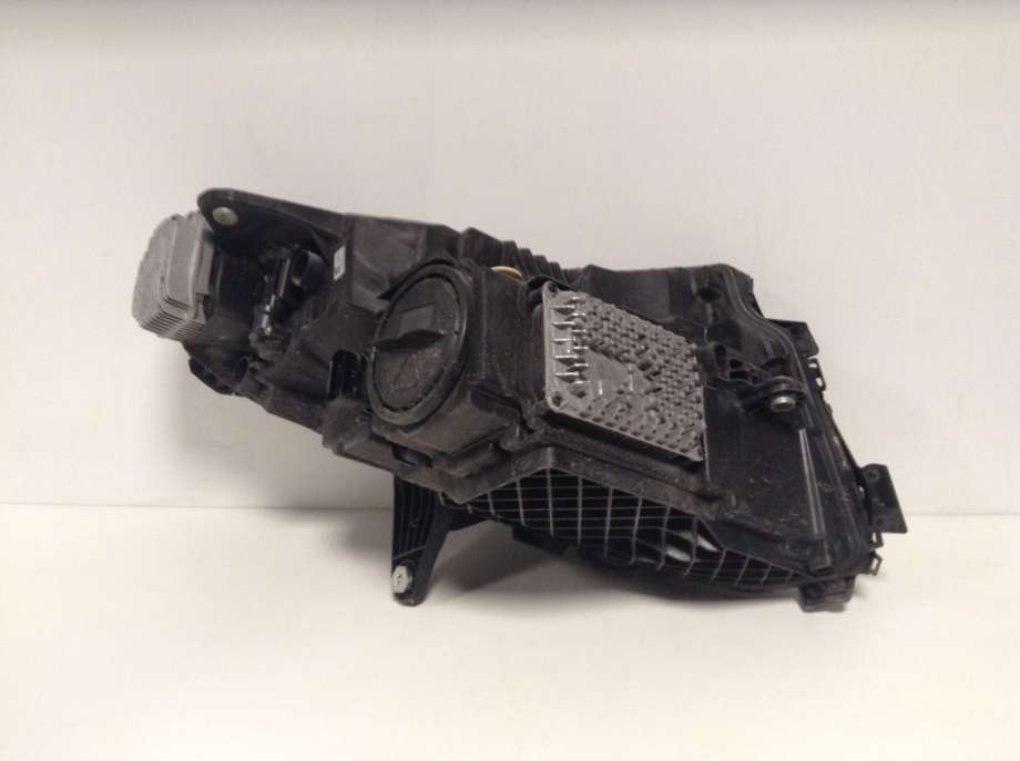 Frontlykt venstre halogen til Mercedes EQC 2019-->>  (MERCEDES|A 293 906 01 01|12518205|)