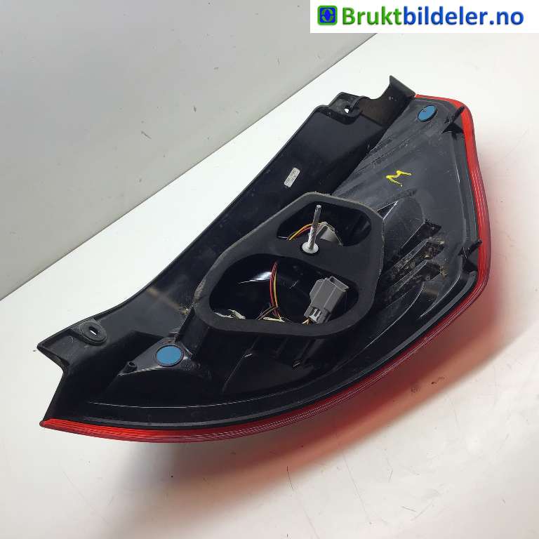 Baklykt venstre til Ford Fiesta 2013-2017 (Type VI, Fase 2)  (FORD|C1BB-13405-AE|)