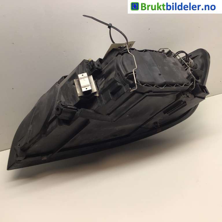 Frontlykt høyre halogen til Volvo V50 2004-2007 (Fase 1)  (VOLVO|30698886|0 301 198 204|)