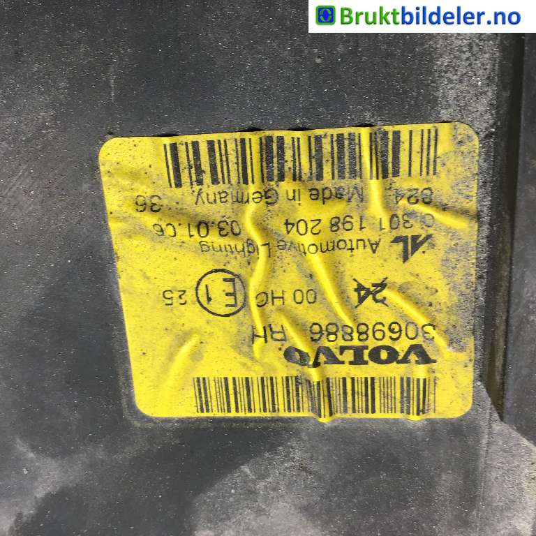 Frontlykt høyre halogen til Volvo V50 2004-2007 (Fase 1)  (VOLVO|30698886|0 301 198 204|)