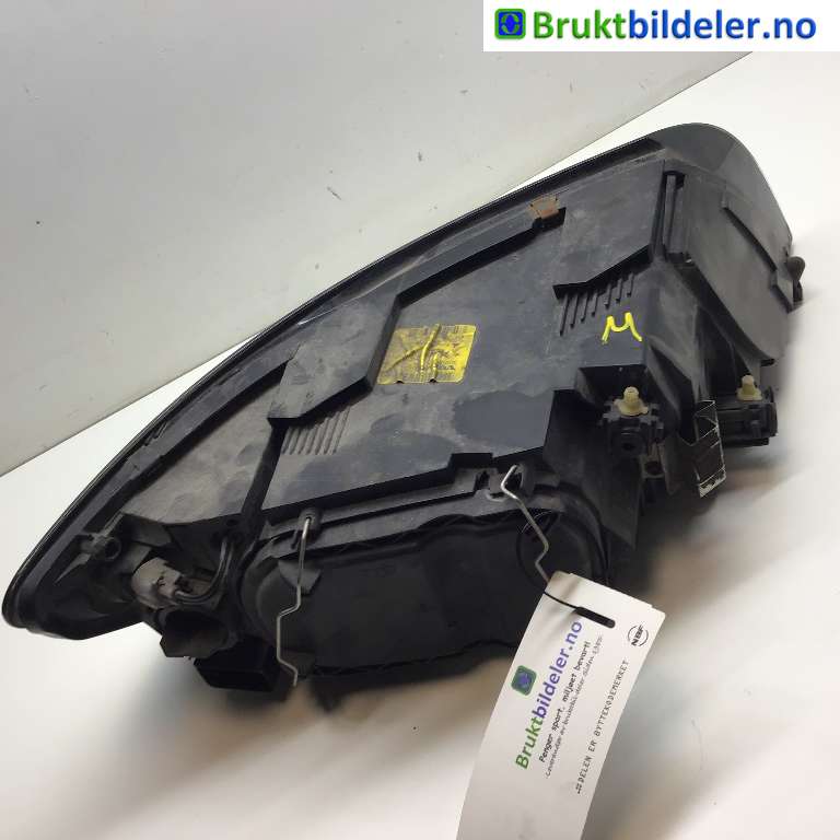 Frontlykt venstre halogen til Volvo V50 2004-2007 (Fase 1)  (VOLVO|30698885|0 301 198 203|)