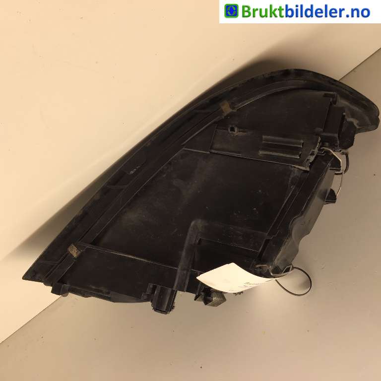 Frontlykt venstre halogen til Volvo V50 2004-2007 (Fase 1)  (VOLVO|30698885|0 301 198 203|)