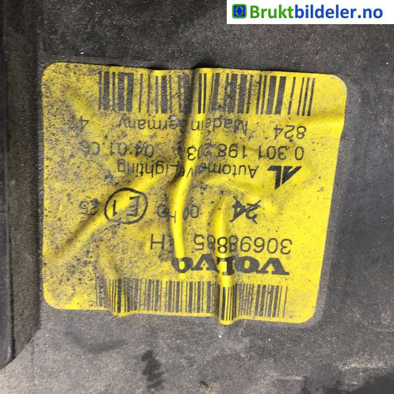 Frontlykt venstre halogen til Volvo V50 2004-2007 (Fase 1)  (VOLVO|30698885|0 301 198 203|)