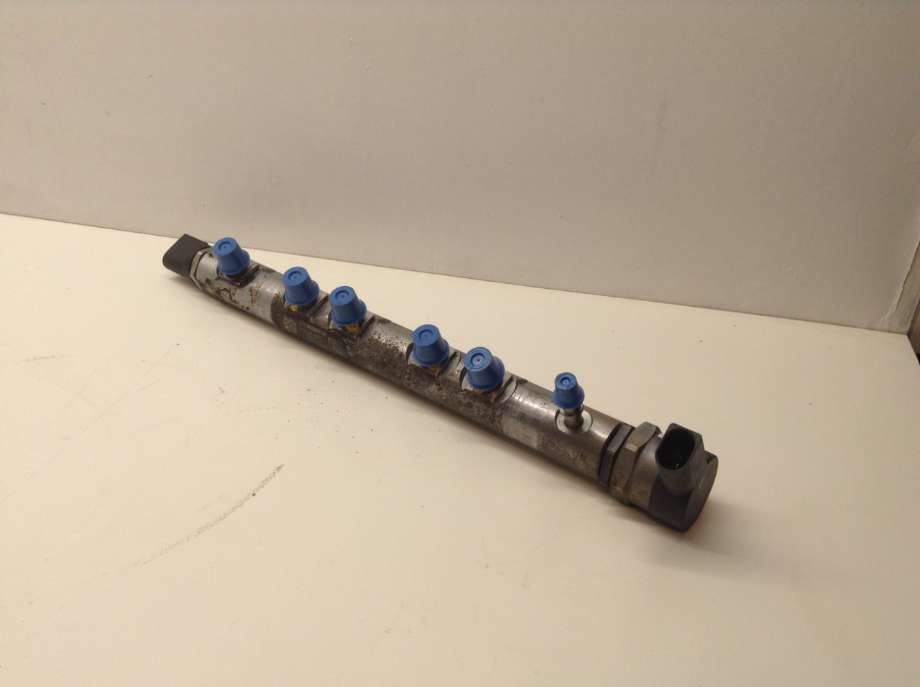 Dyseskinne (fuelrail) til BMW X1, 2009-2015 (E84) (E84) (BMW|7 809 127-04)