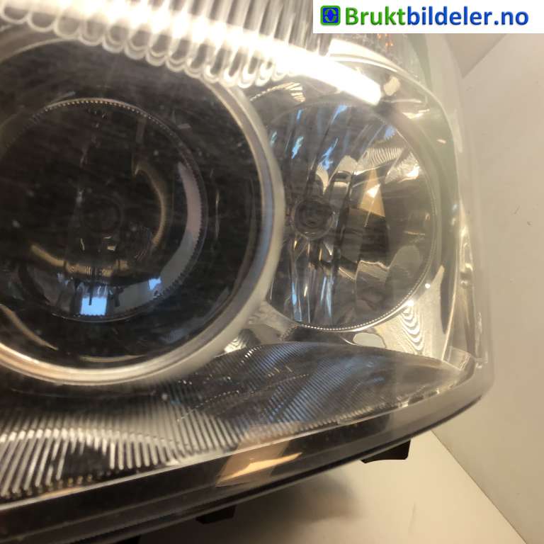 Frontlykt venstre halogen til Nissan Qashqai 2007-2010 (Type I, Fase 1)  (NISSAN|26060-JD90A|1EF 238 042-01|)