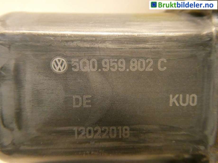 Ruteheis høyre foran til VW e-Golf 2017-2020 (Fase 2)  (VOLKSWAGEN|5Q0 959 802 C|0 130 822 076|E 850 202 102)