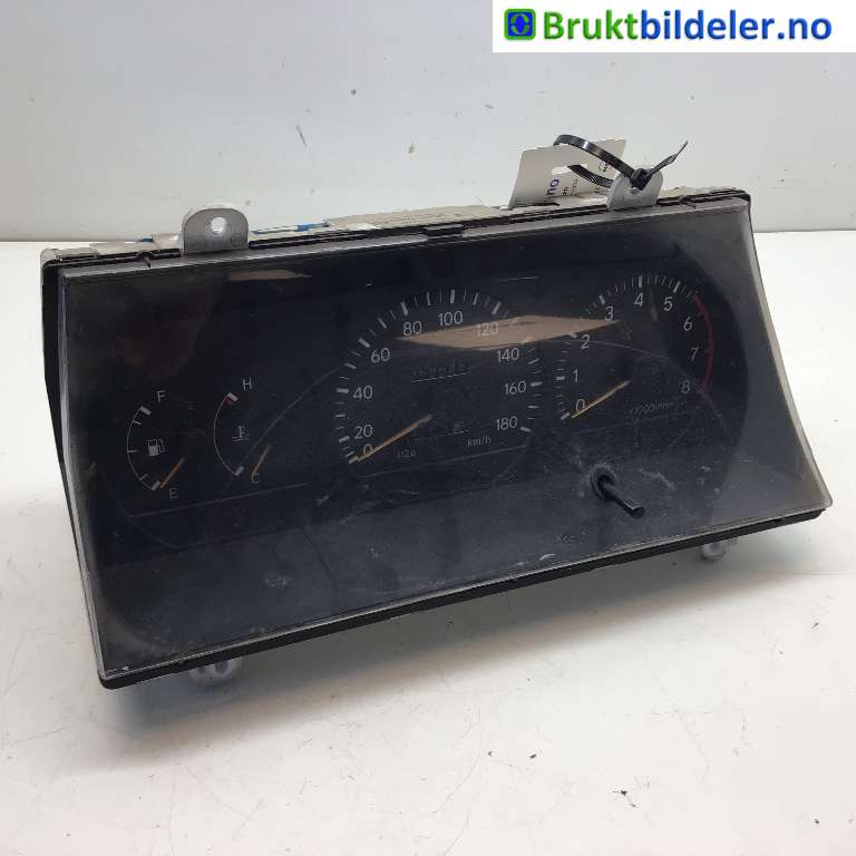 Instrumentpanel til Toyota Hiace, 1996-2001 (Fase 1)  (TOYOTA|83800-26100)