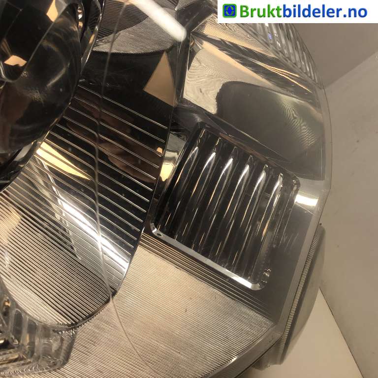 Frontlykt høyre xenon til Škoda Yeti 2009-2013 (Fase 1)  (SKODA|5L1 941 016 B|0 301 248 282 00|)