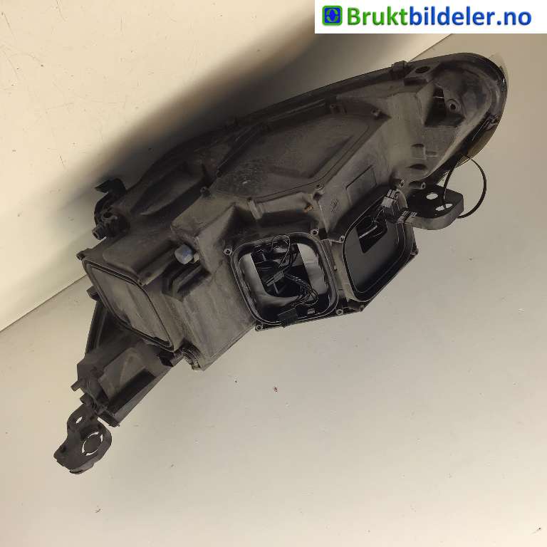 Frontlykt høyre halogen til Peugeot 308 2013-2021 (Type II)  (PEUGEOT|9677832380|0 301 287 323 00|)