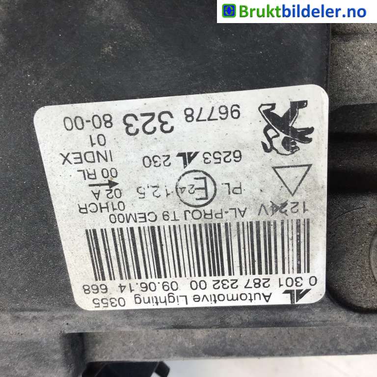 Frontlykt høyre halogen til Peugeot 308 2013-2021 (Type II)  (PEUGEOT|9677832380|0 301 287 323 00|)