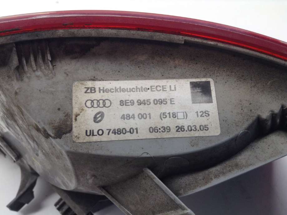 Baklykt venstre til Audi A4 2004-2008 (Type III) (B7) (B7) (AUDI|8E9 945 095 E|)
