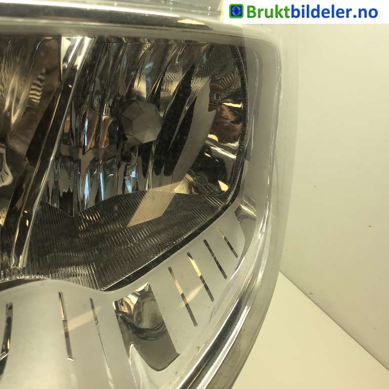 Frontlykt venstre halogen til Opel Meriva B 2010-2017  (OPEL|13286612|722556250|VP9PMX-13006-AD)