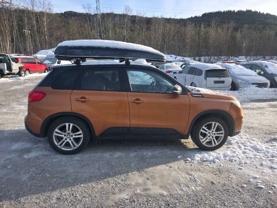 Skjerm høyre foran til Suzuki Vitara 2015-->> (Type IV)  (SUZUKI|)