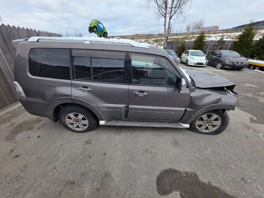 Dør høyre bak til Mitsubishi Pajero, 2007-2016 (Type IV, Fase 1)  (MITSUBISHI|)