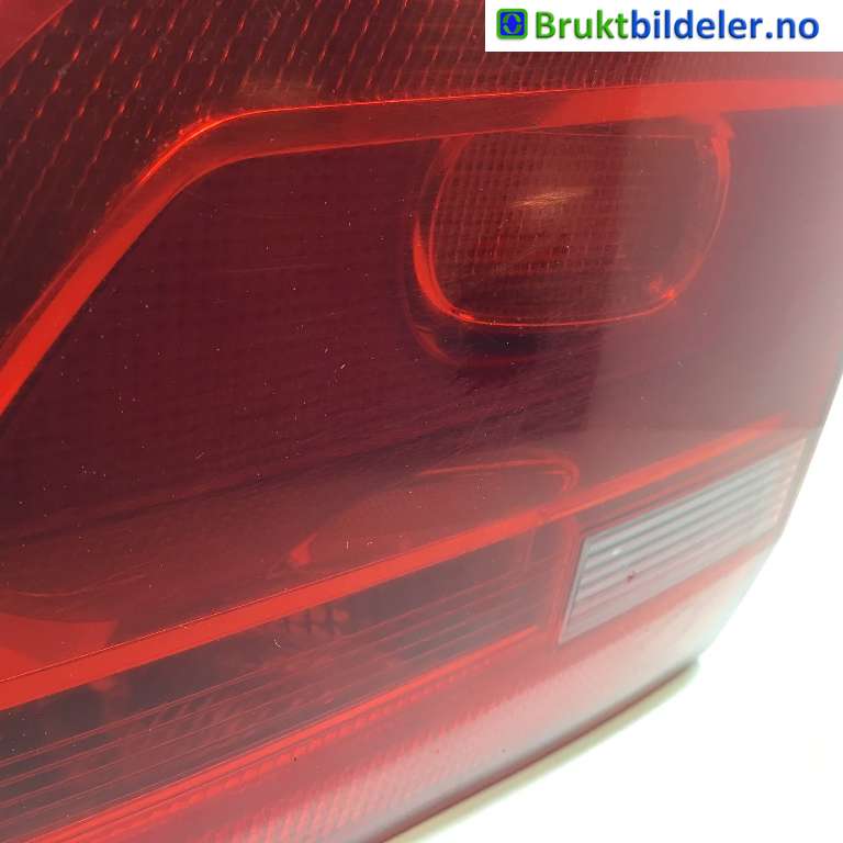 Baklykt høyre indre til VW Touran 2010-2015 (Type I, Fase 3)  (VOLKSWAGEN|1T0 945 094 A|)