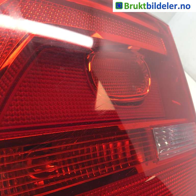 Baklykt høyre indre til VW Touran 2010-2015 (Type I, Fase 3)  (VOLKSWAGEN|1T0 945 094 A|)