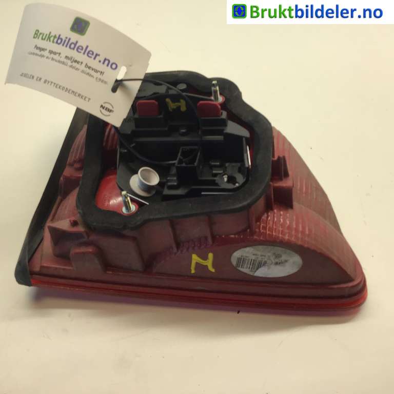 Baklykt høyre indre til VW Touran 2010-2015 (Type I, Fase 3)  (VOLKSWAGEN|1T0 945 094 A|)