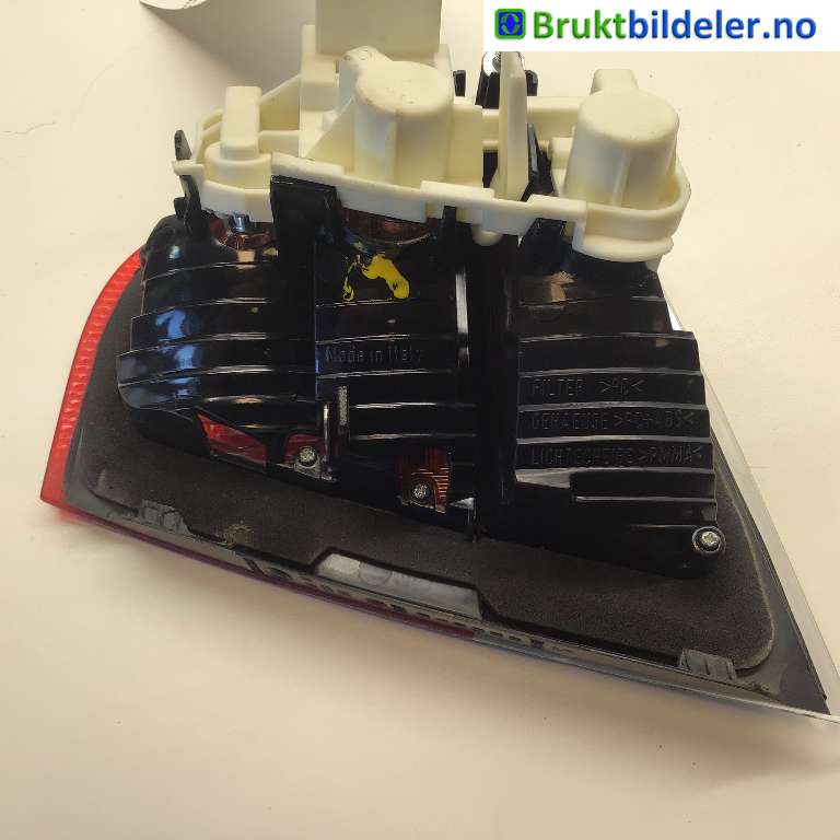 Baklykt venstre indre til BMW 3-Serie 2005-2011 (E90/E91/E92/E93) (E90/E91/E92/E93) (BMW|63 21 0 406 883|)