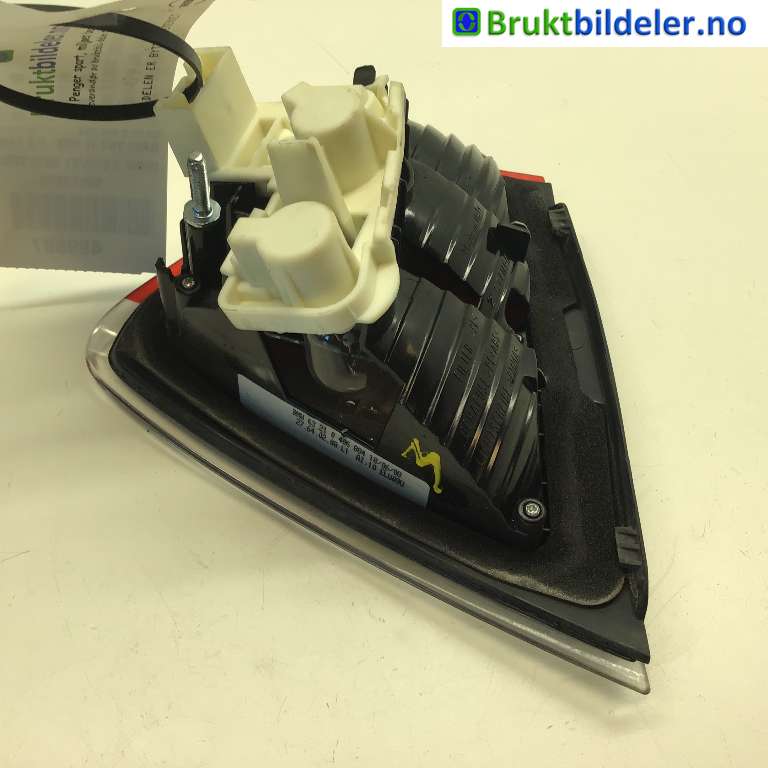 Baklykt høyre indre til BMW 3-Serie 2005-2011 (E90/E91/E92/E93) (E90/E91/E92/E93) (BMW|63 21 0 406 884|)