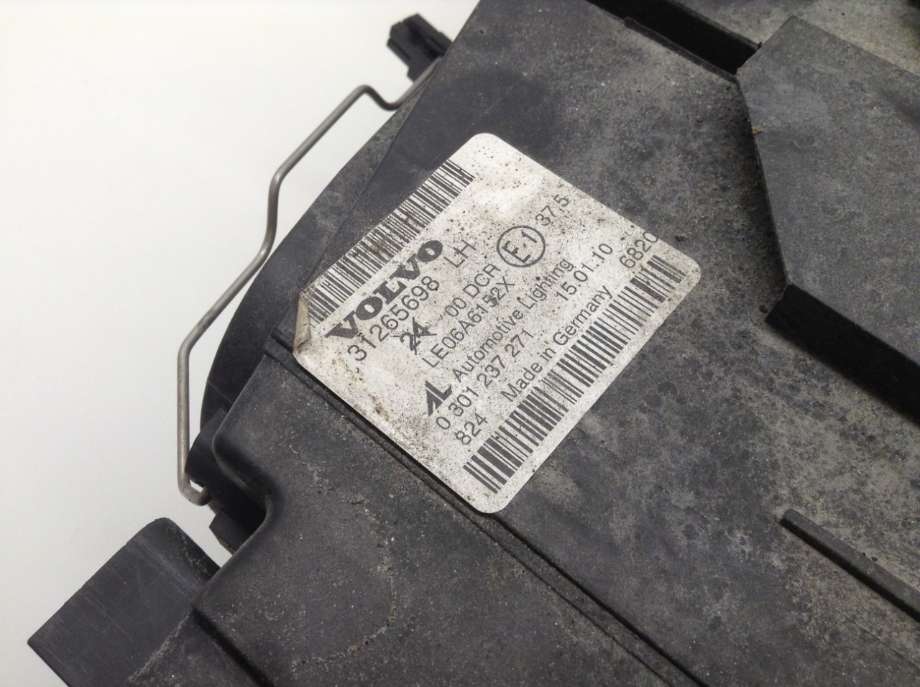 Frontlykt venstre xenon til Volvo S40 2008-2012 (Type II, Fase 2)  (31265698|0 301 237 271|)