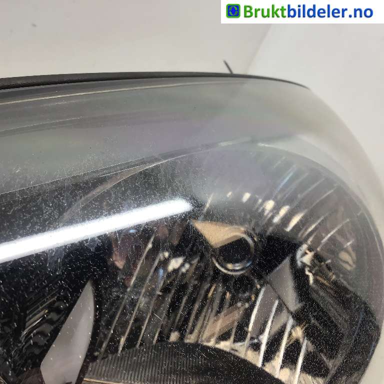Frontlykt venstre halogen til Kia Picanto 2011-2017 (Type II)  (KIA|92101 1Y011|)