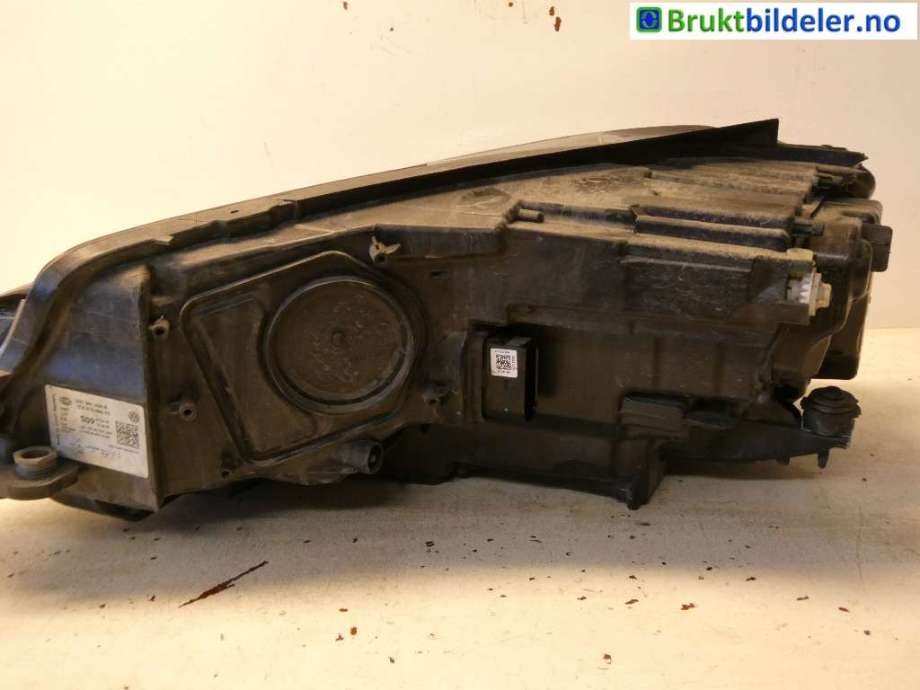 Frontlykt høyre halogen til VW e-Golf 2017-2020 (Fase 2)  (VOLKSWAGEN|5GE 941 036|1EX 013 066-70|5GE 941 774)