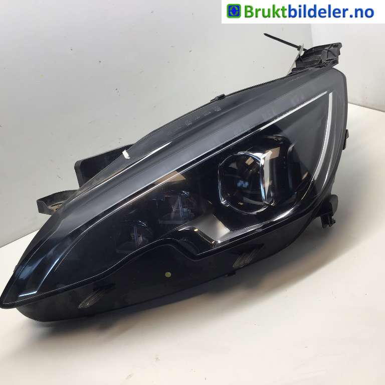 Frontlykt venstre halogen til Peugeot 308, 2013-2021 (Type II)  (PEUGEOT|9677832480)