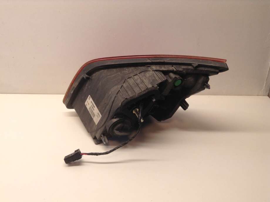 Baklykt venstre indre til Peugeot 308 2013-2021 (Type II)  (PEUGEOT|9677818380|81260101|)