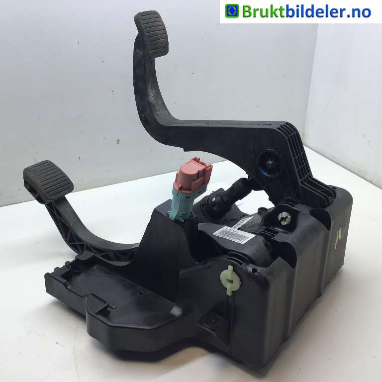Pedalsett til Peugeot Boxer 2014-->> (Type III, Fase 2) (PEUGEOT|16 140 889 80|25863700|01384922080)