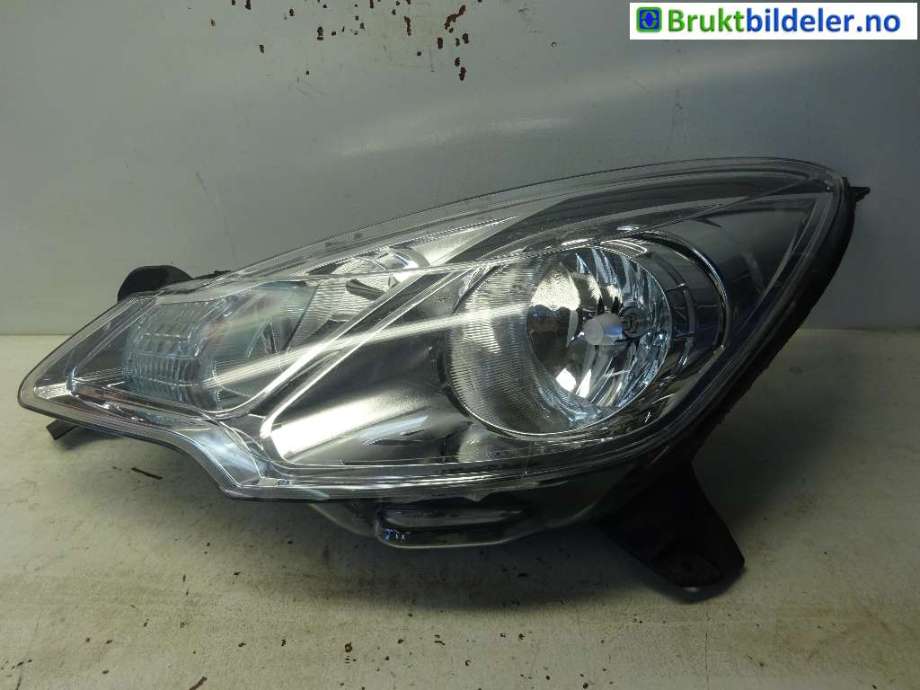 Frontlykt venstre halogen til Citroën DS3, 2010-2019  (CITROEN|1606931680)