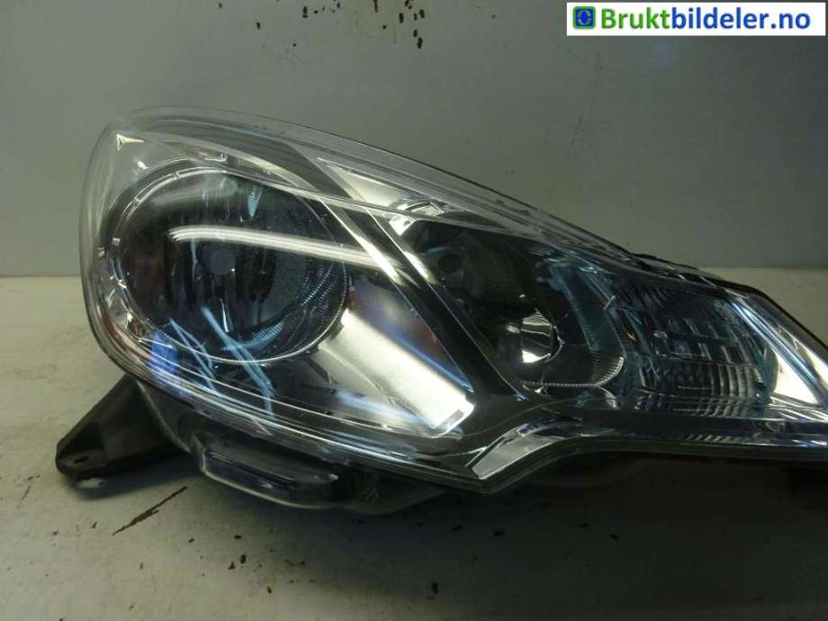 Frontlykt høyre halogen til Citroën DS3 2010-2019  (CITROEN|16 069 316 80||6208 Y0)