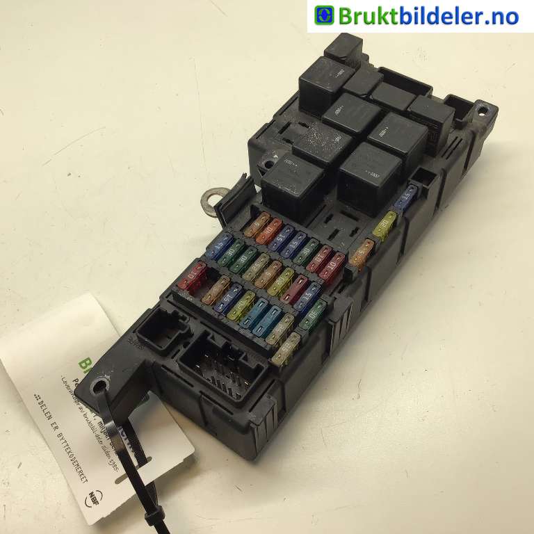 Sikringsboks til Volvo XC90, 2002-2006 (Type I, Fase 1)  (VOLVO|8678449)