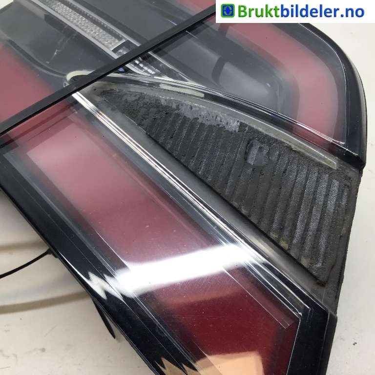 Baklykt venstre indre til Tesla Model X 2016-->>  (TESLA|1034338-00-A|T18G1610141|)