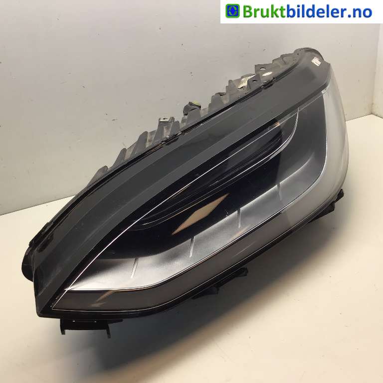 Frontlykt venstre halogen til Tesla Model X, 2016-->>  (TESLA|1034318-01-C)