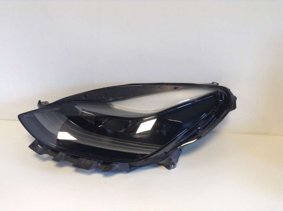 Frontlykt venstre halogen til Tesla Model Y 2021-2024 (Type I) (TESLA|1514952-00-D|015.319-15|)
