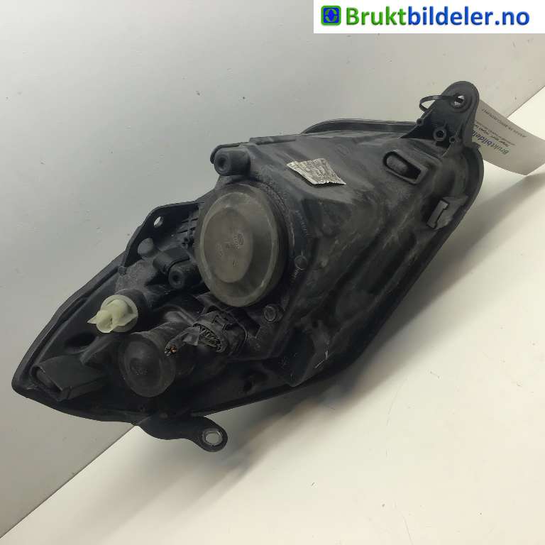 Frontlykt venstre halogen til Škoda Fabia 2007-2010 (Type II, Fase 1)  (SKODA|5J1 941 017 B|1ZV 247 025-09|5J1 941 015 B)