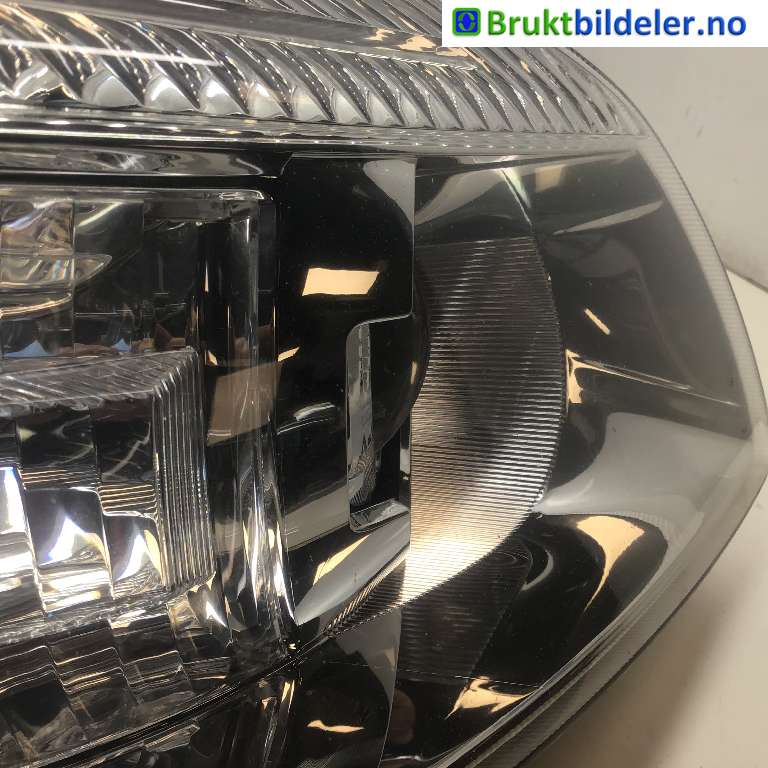 Frontlykt høyre halogen til Škoda Fabia 2007-2010 (Type II, Fase 1) (SKODA|5J1 941 018 B|1ZV 247 025-10|5J1 941 016 B)