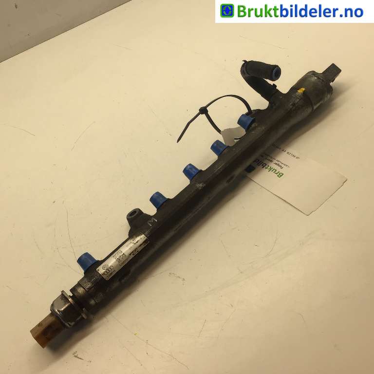 Dyseskinne (fuelrail) til Škoda Rapid, 2012-2019  (SKODA|03L 130 089 B)