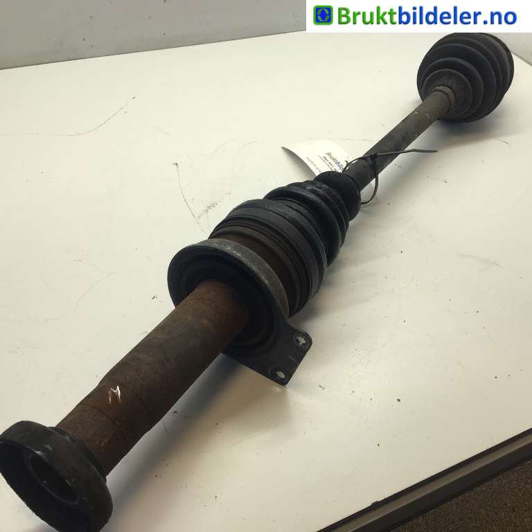 Drivaksel høyre foran til VW Transporter / Caravelle 2003-2009 (Fase 1) (T5) (T5) (VOLKSWAGEN|7E0 407 272 AJ|)