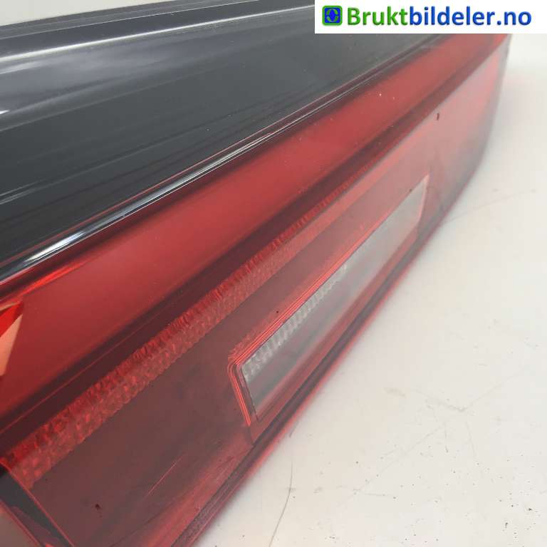 Baklykt venstre indre til BMW i4 2021-->> (G26) (G26) (BMW IX4|63 21 7 477 607|)