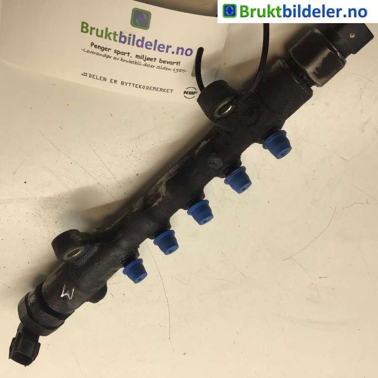 Dyseskinne (fuelrail) til Toyota Avensis, 2009-2015 (Type III, Fase 1) (TOYOTA|238100R040)