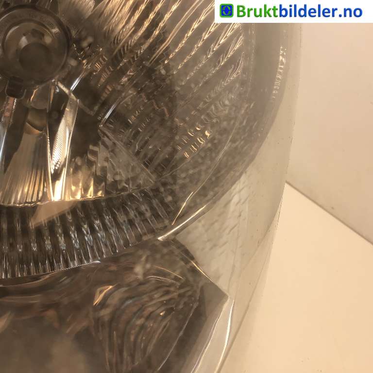 Frontlykt venstre halogen til Peugeot Expert 2007-2016 (Type II)  (PEUGEOT|6208 L0|89902605|)