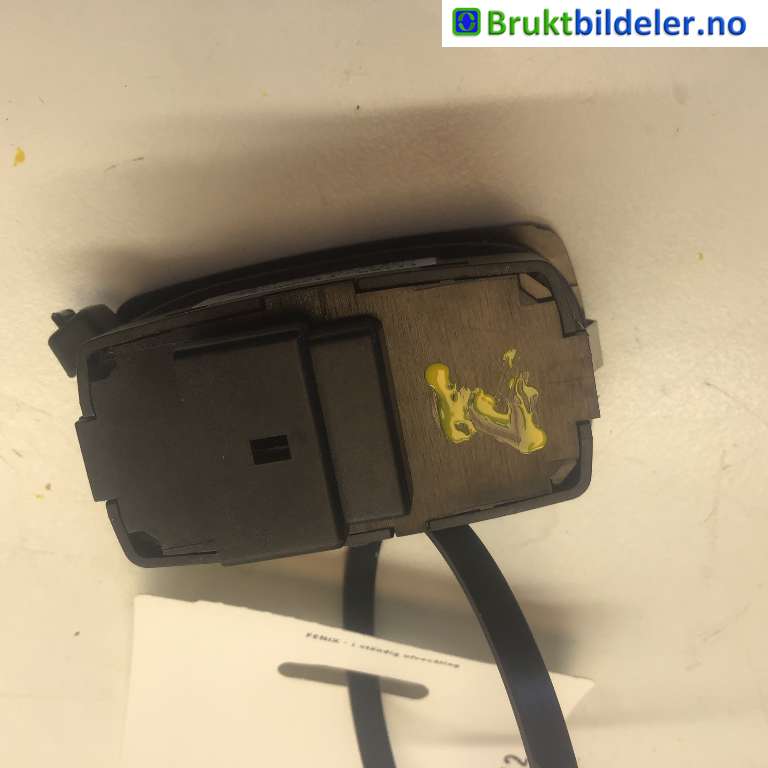 Bryter baklukeåpner til Porsche Taycan 2019-->>  (PORSCHE|971 959 832 B|130B-19 00111|)